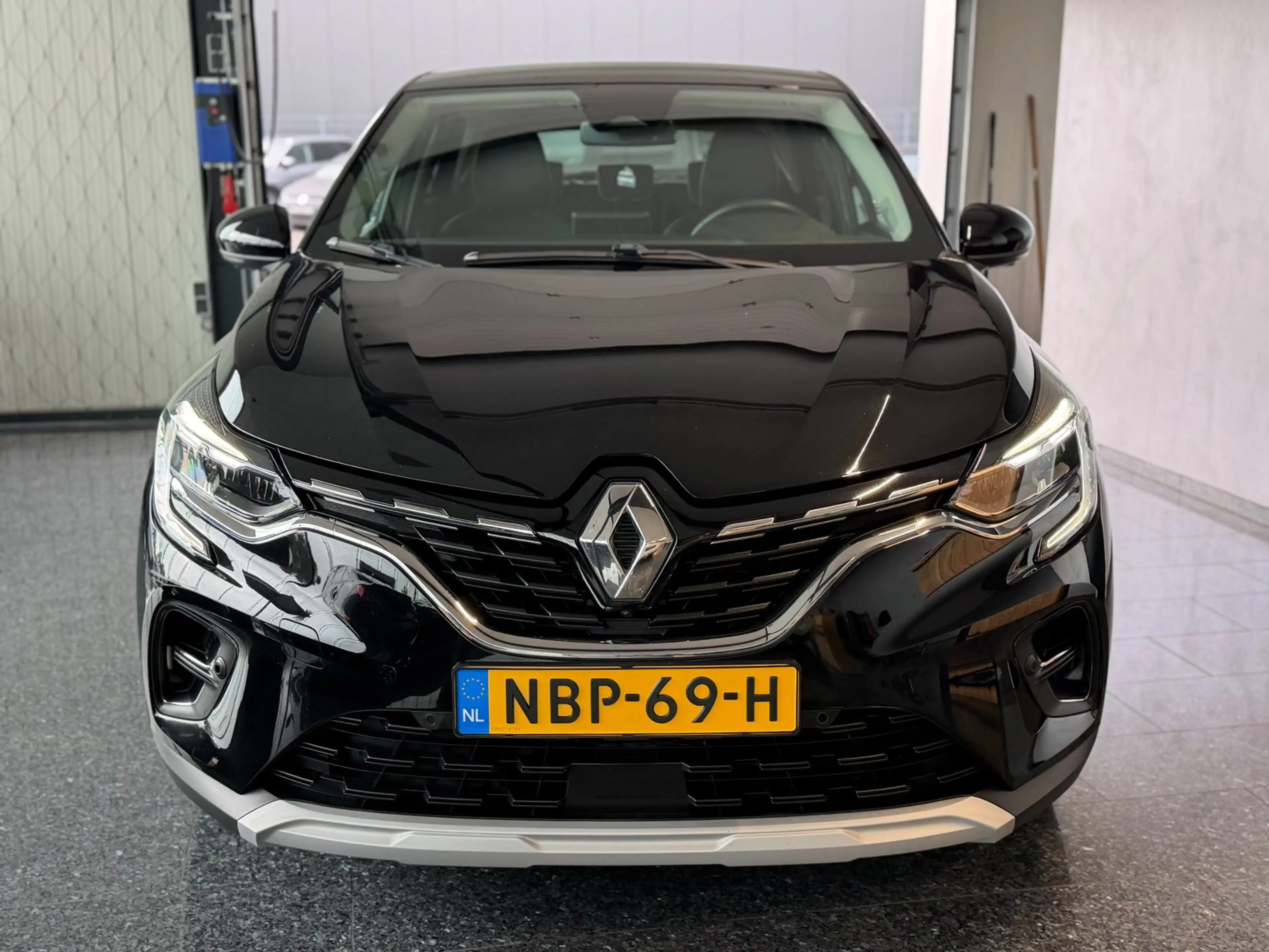 Renault Captur 1.6 E-Tech Plug-in Hybrid 160 Intens 2022 — photo 6