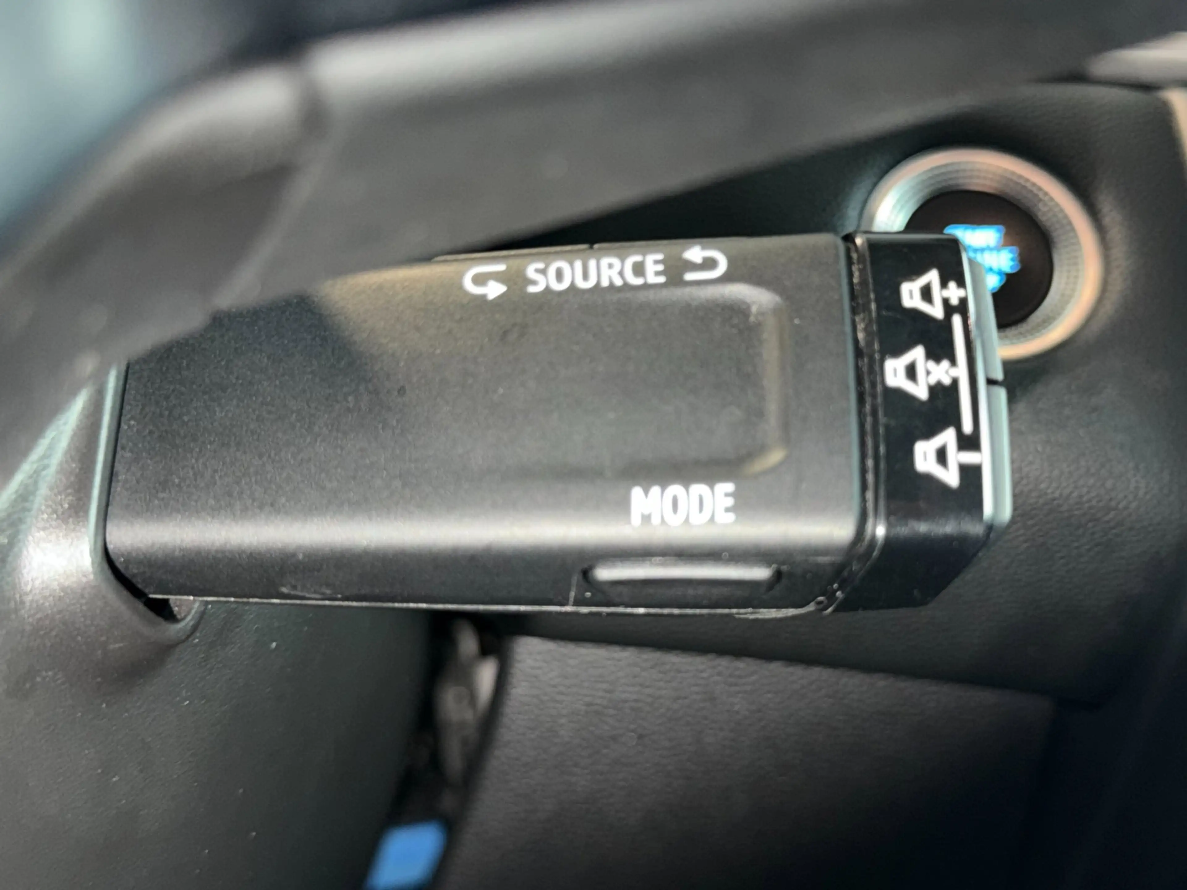 Renault Captur 1.6 E-Tech Plug-in Hybrid 160 Intens 2022 — photo 33