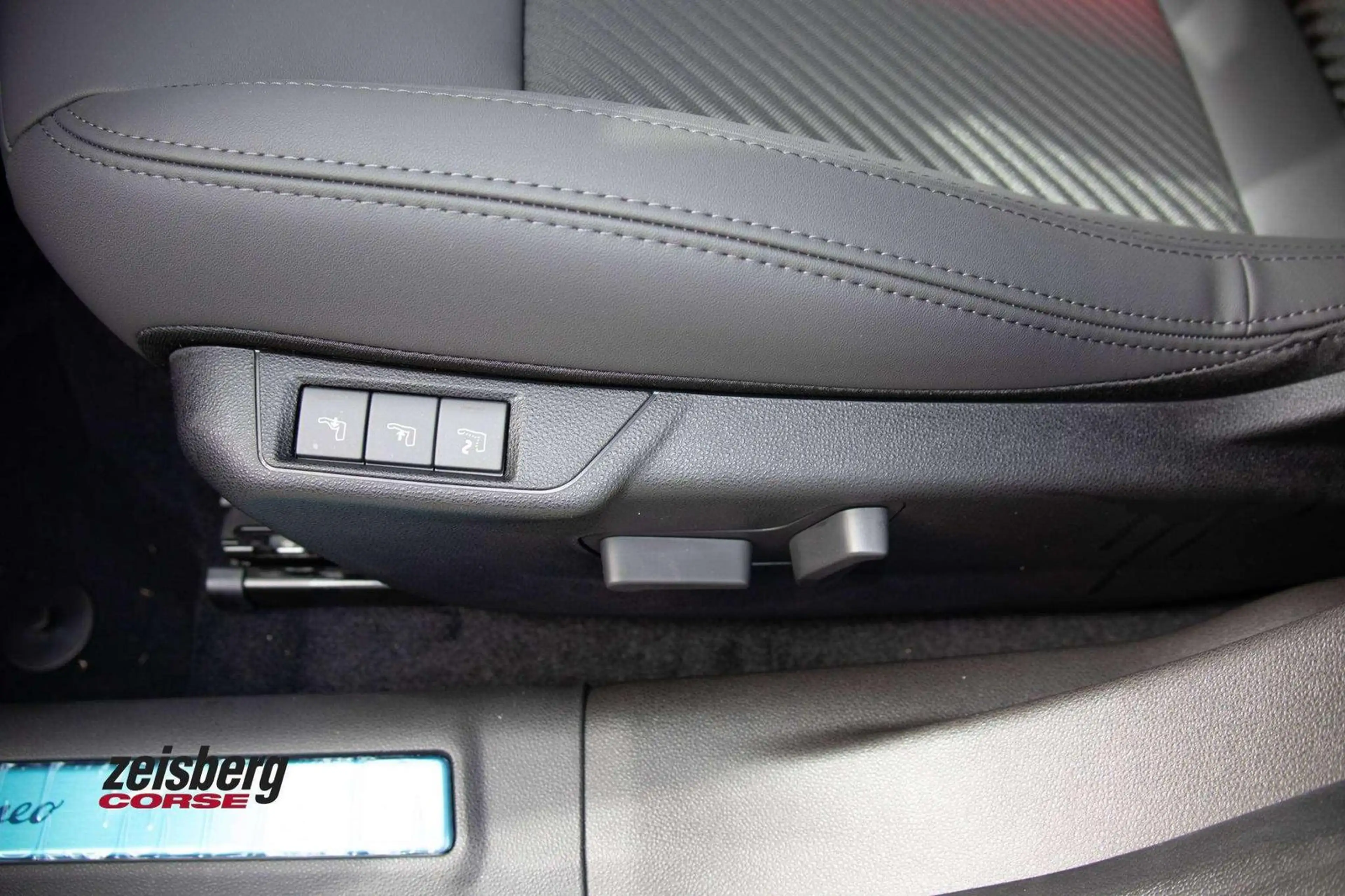 Alfa Romeo Junior Junior 1.2 VGT Ibrida Ti Technologie-Paket — photo 7