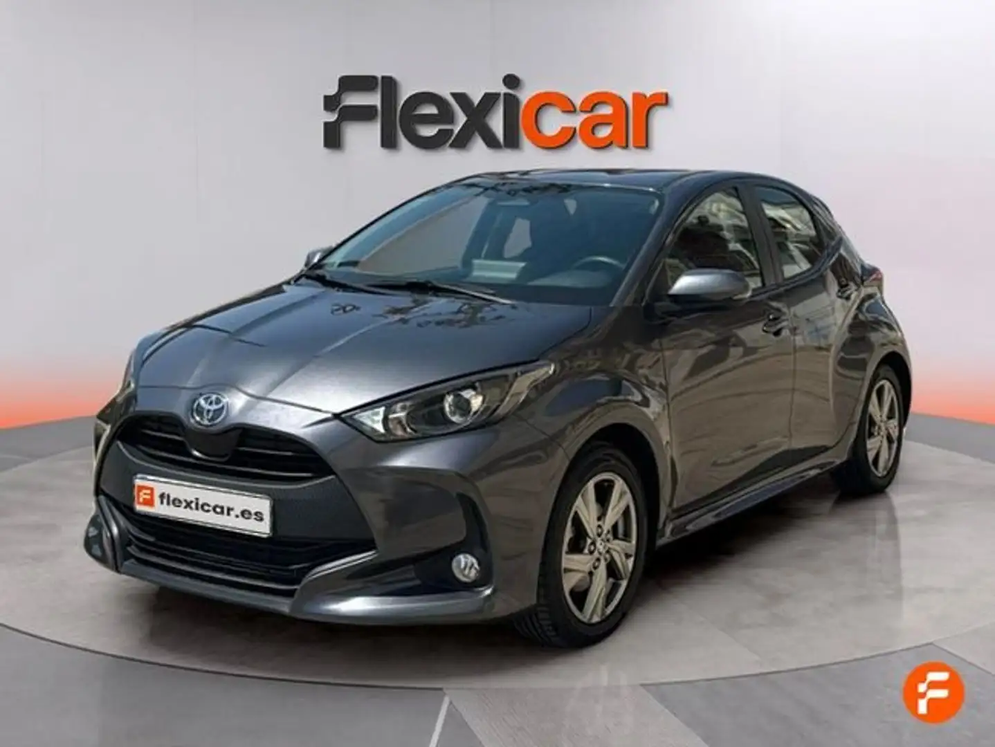 Toyota Yaris 120H 1.5 Business Plus Gris - 2