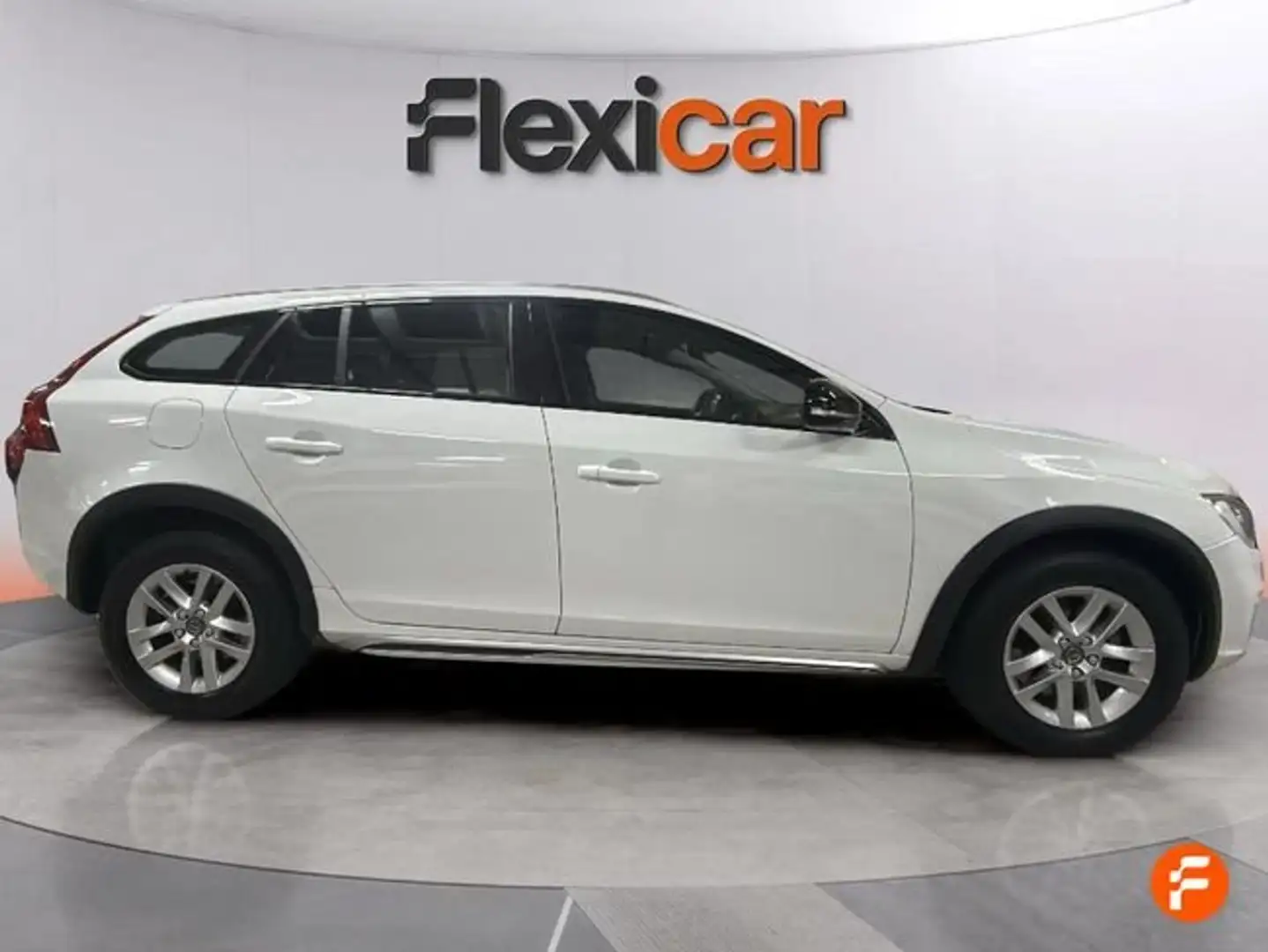 Volvo V60 D3 Momentum 150 Blanc - 2