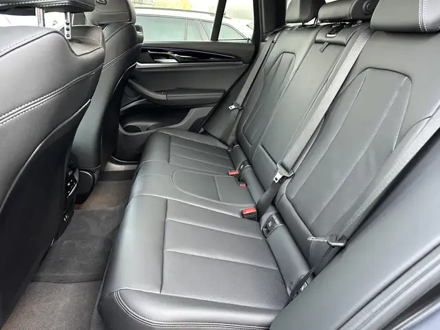 BMW X3 view 9