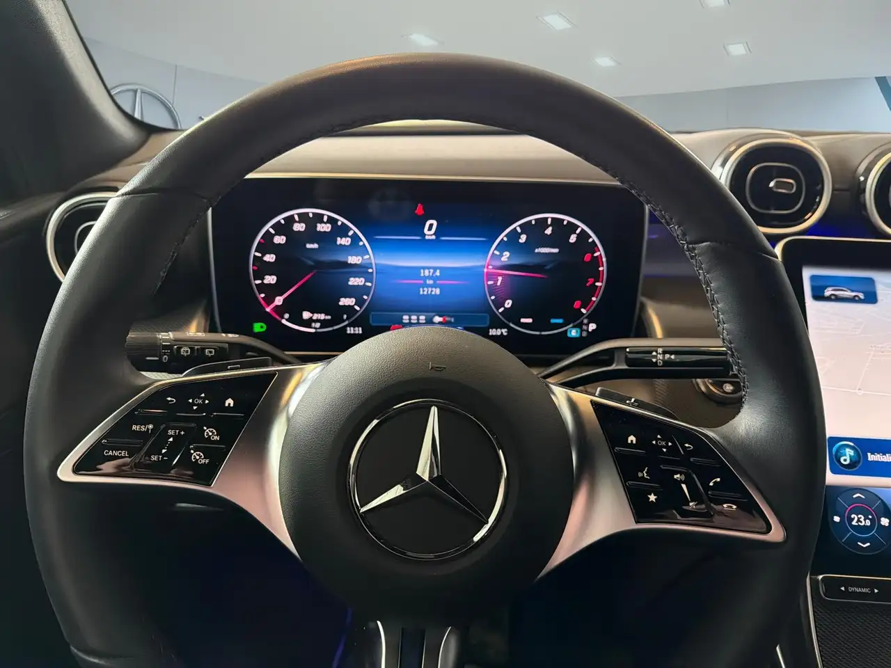 Mercedes-Benz GLC снимка Mercedes-Benz GLC