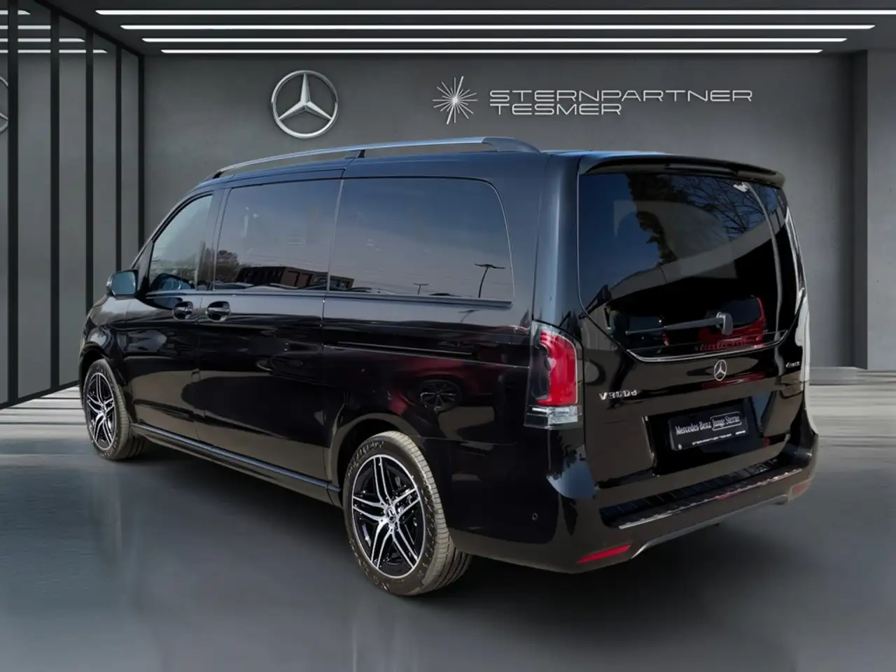 Mercedes-Benz V 300 d 4M AVANTGARDE, LANG - AMG! NIGHT! PANO! 8