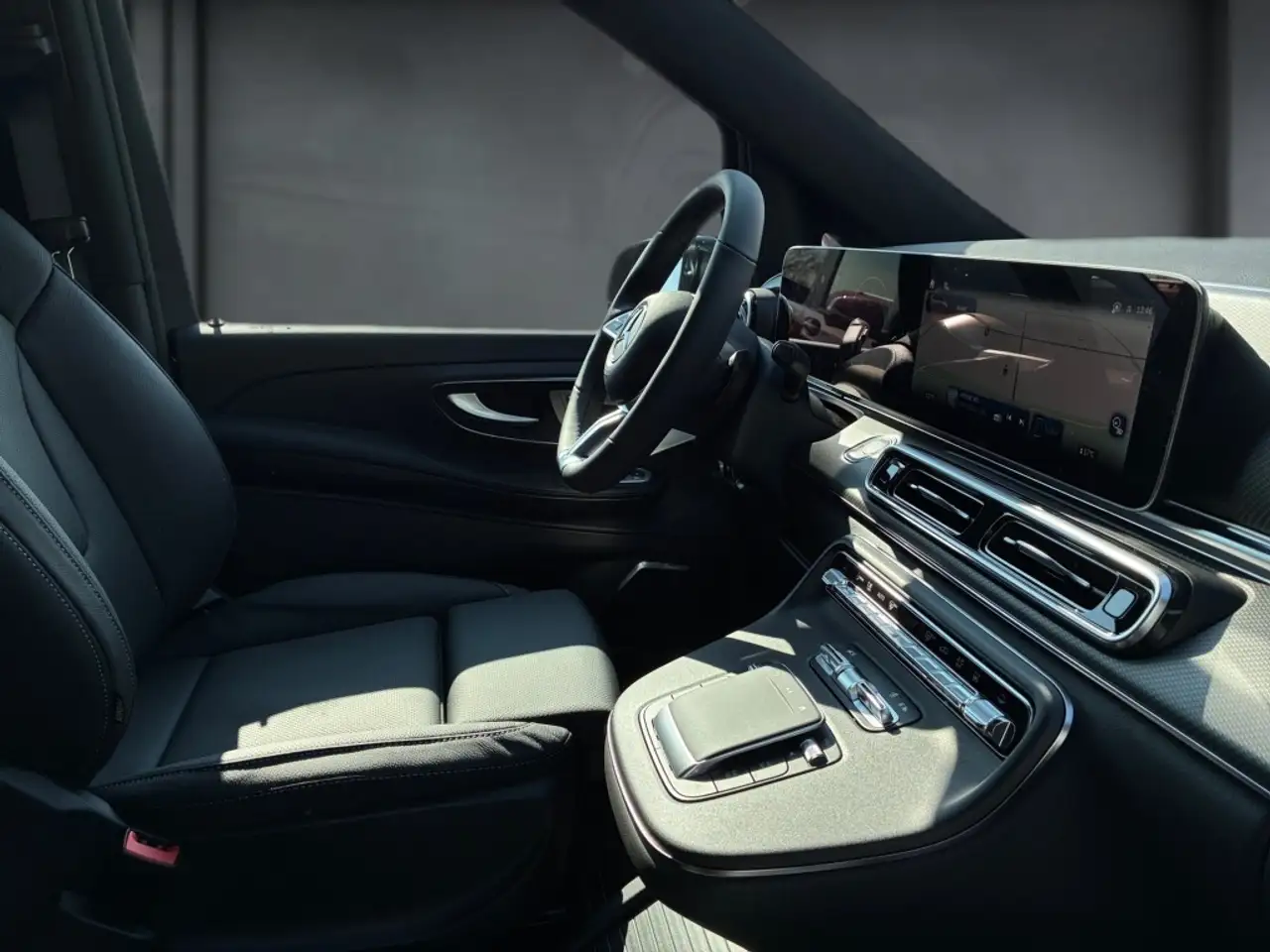 Mercedes-Benz V 300 d 4M AVANTGARDE, LANG - AMG! NIGHT! PANO! 16