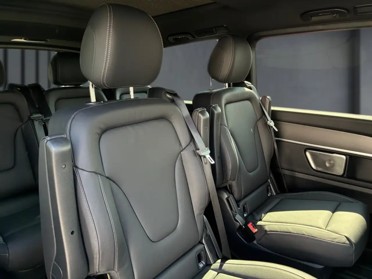Mercedes-Benz V 300 d 4M AVANTGARDE, LANG - AMG! NIGHT! PANO! 13