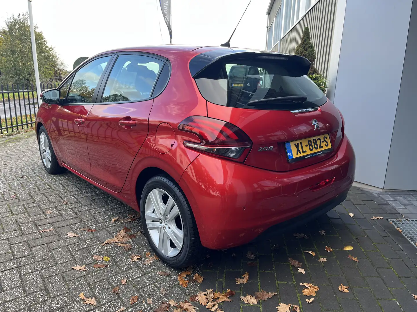 Peugeot 208 1.2 PureTech Signature 83 pk | Airco | Cruise cont Rouge - 2