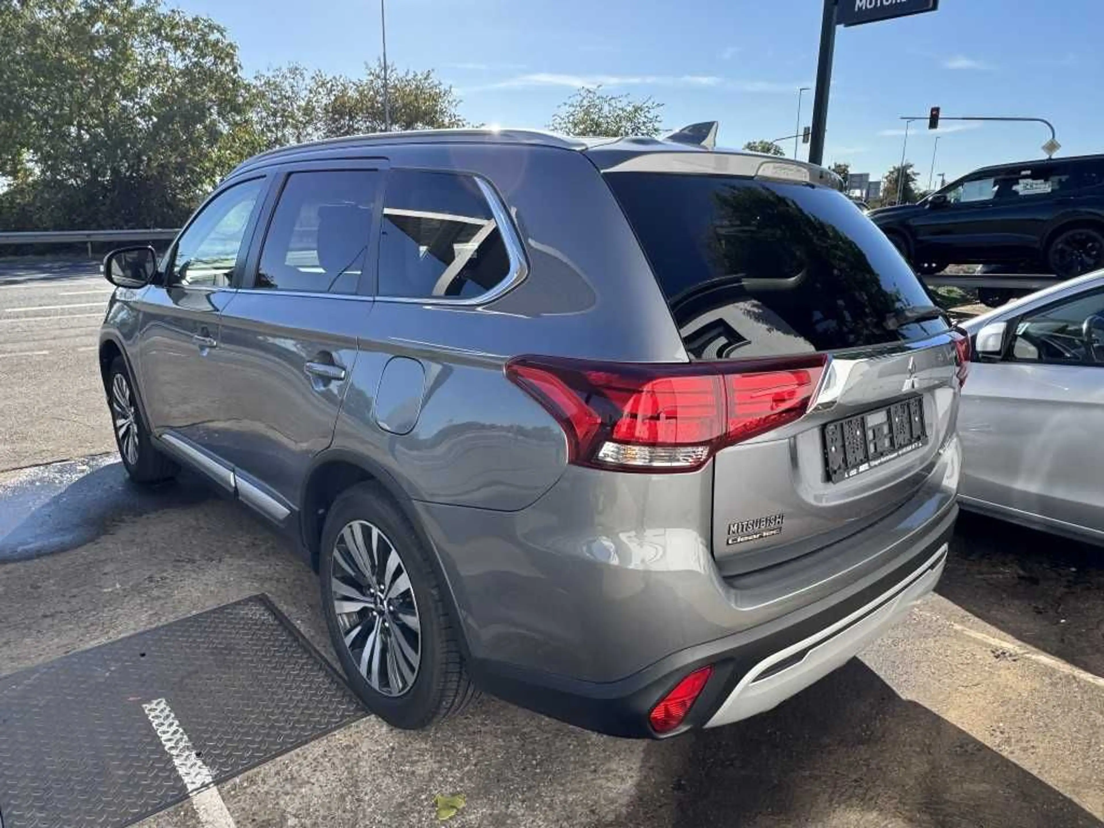 Mitsubishi Outlander Active 2.0 MIVEC ClearTec 2WD CVT — photo 4