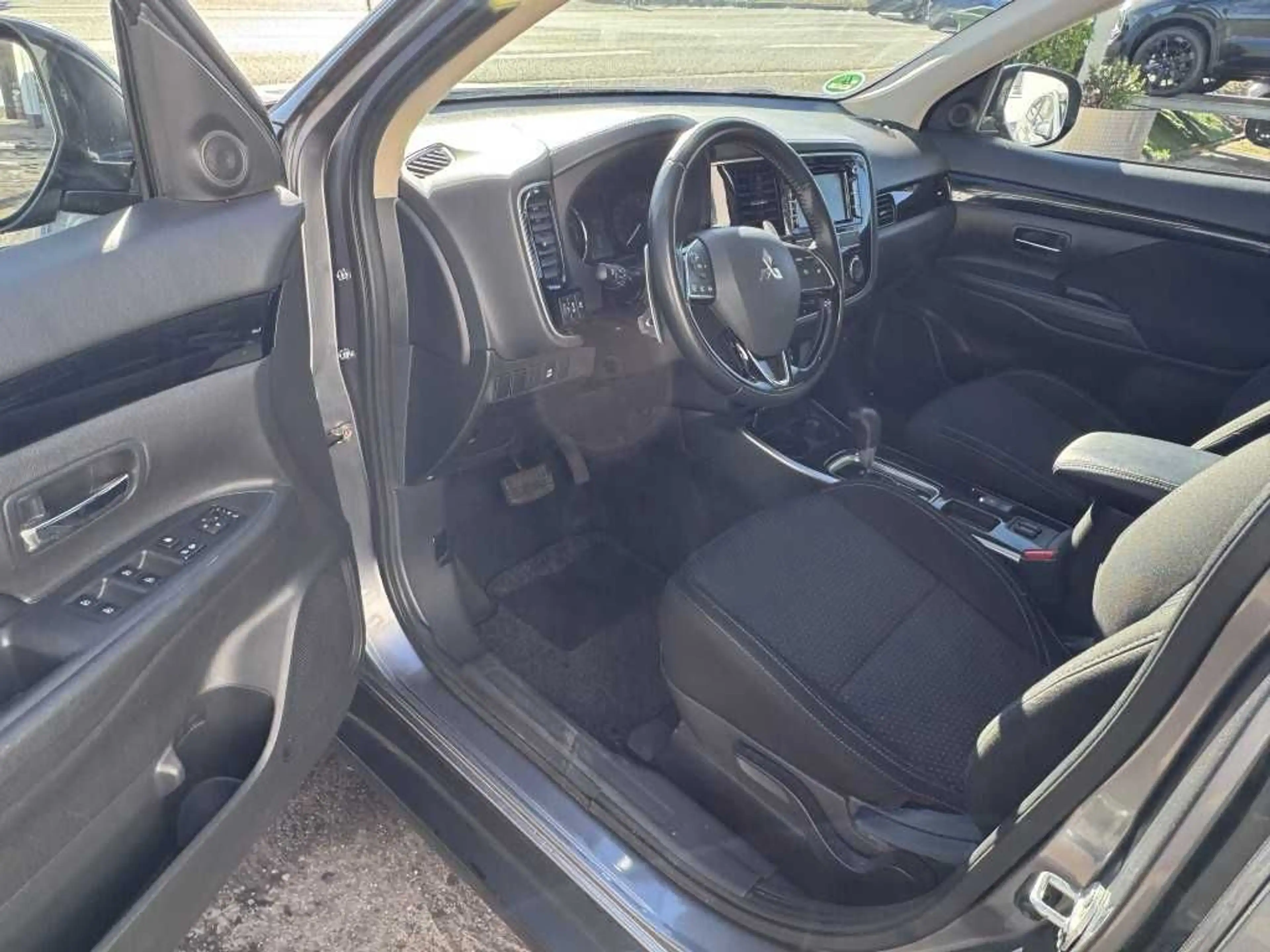 Mitsubishi Outlander Active 2.0 MIVEC ClearTec 2WD CVT — photo 5