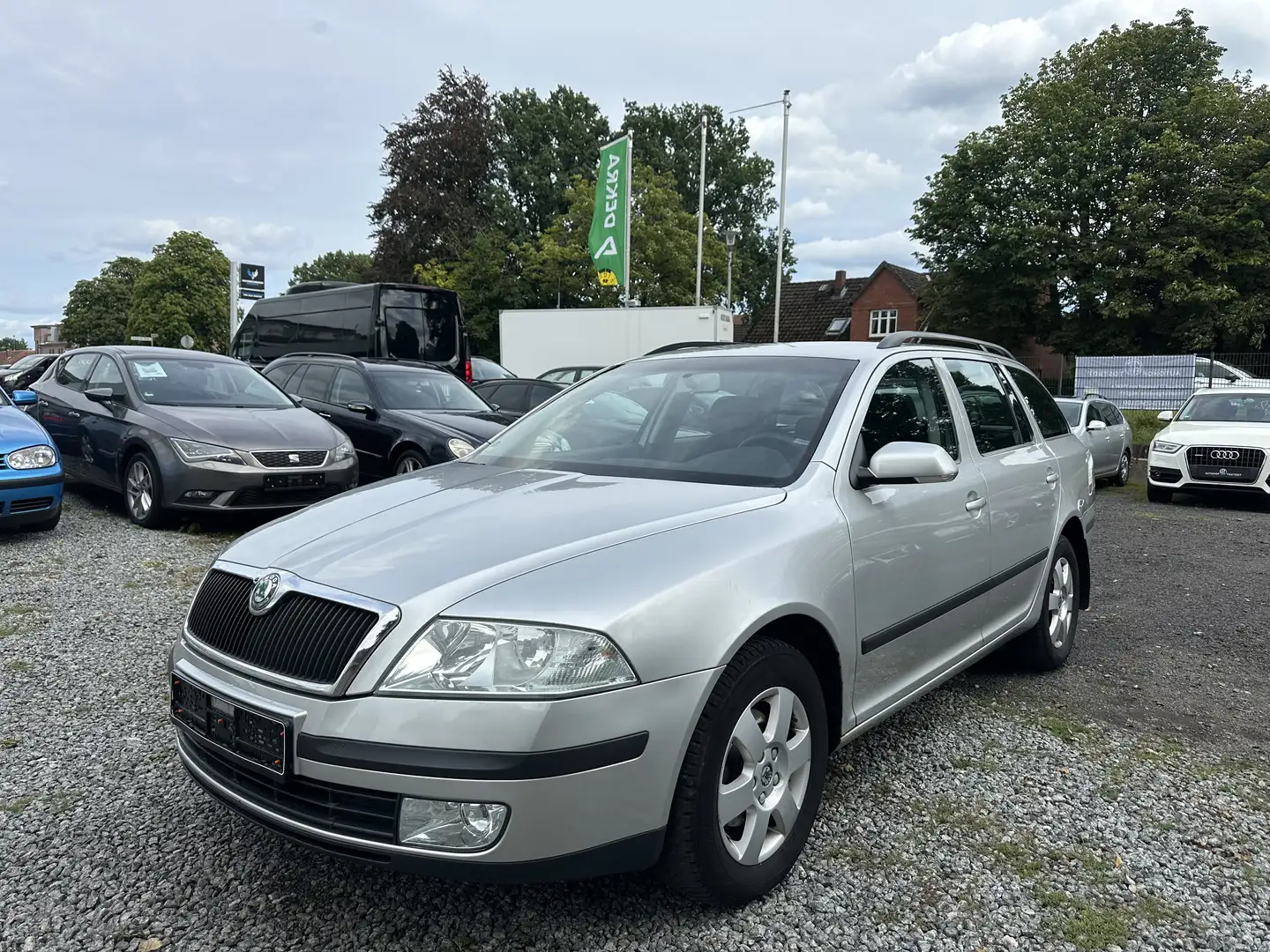 Skoda Octavia 1.9 TDI Elegance*AHK+Alufelgen*TÜV&Service Neu Silber - 1