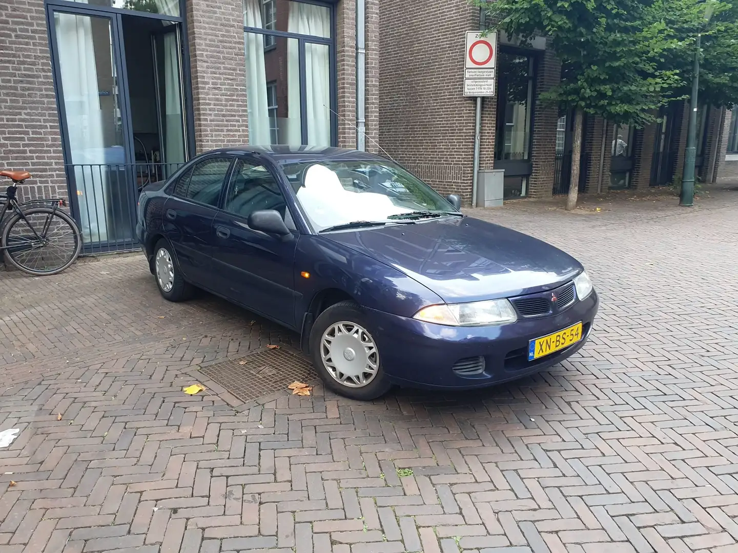 Mitsubishi Carisma Carisma 1.6 GL Royal Class (Airco, Trekhaak) Blauw - 1