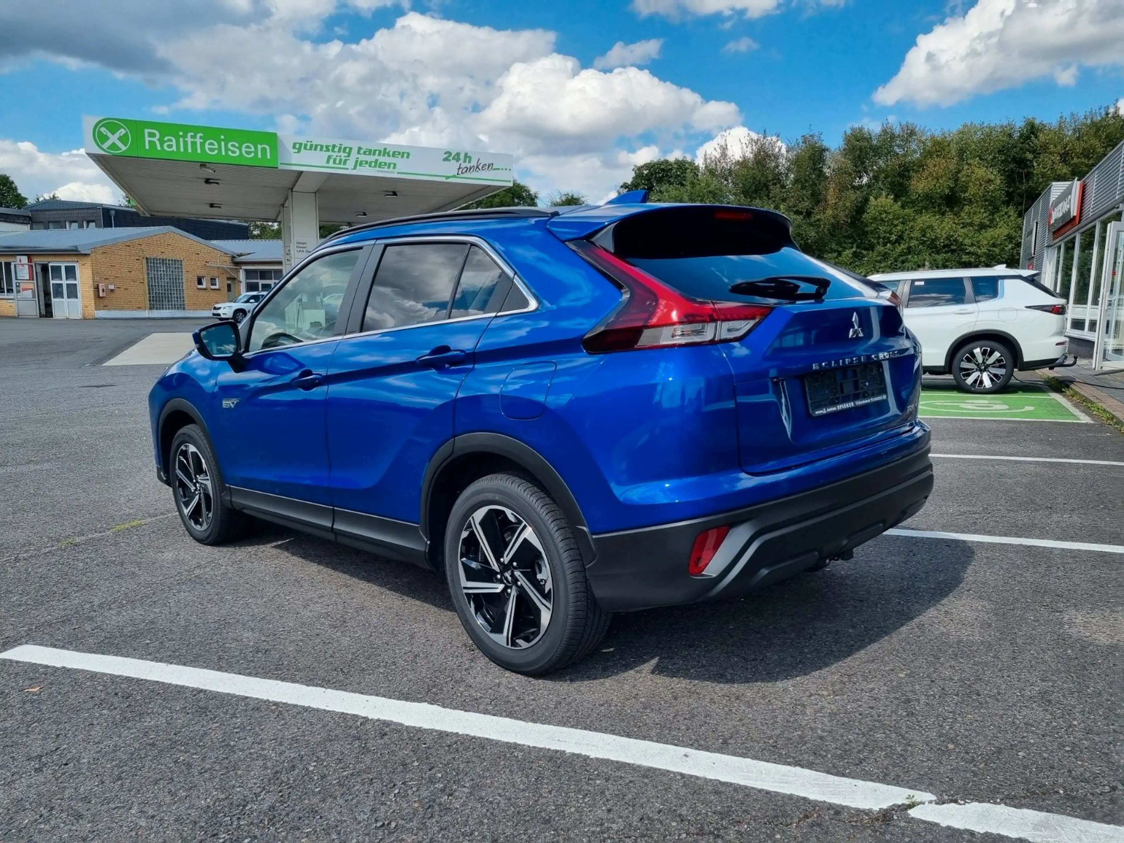 Mitsubishi Eclipse Cross Basis Hybrid 4WD — photo 4