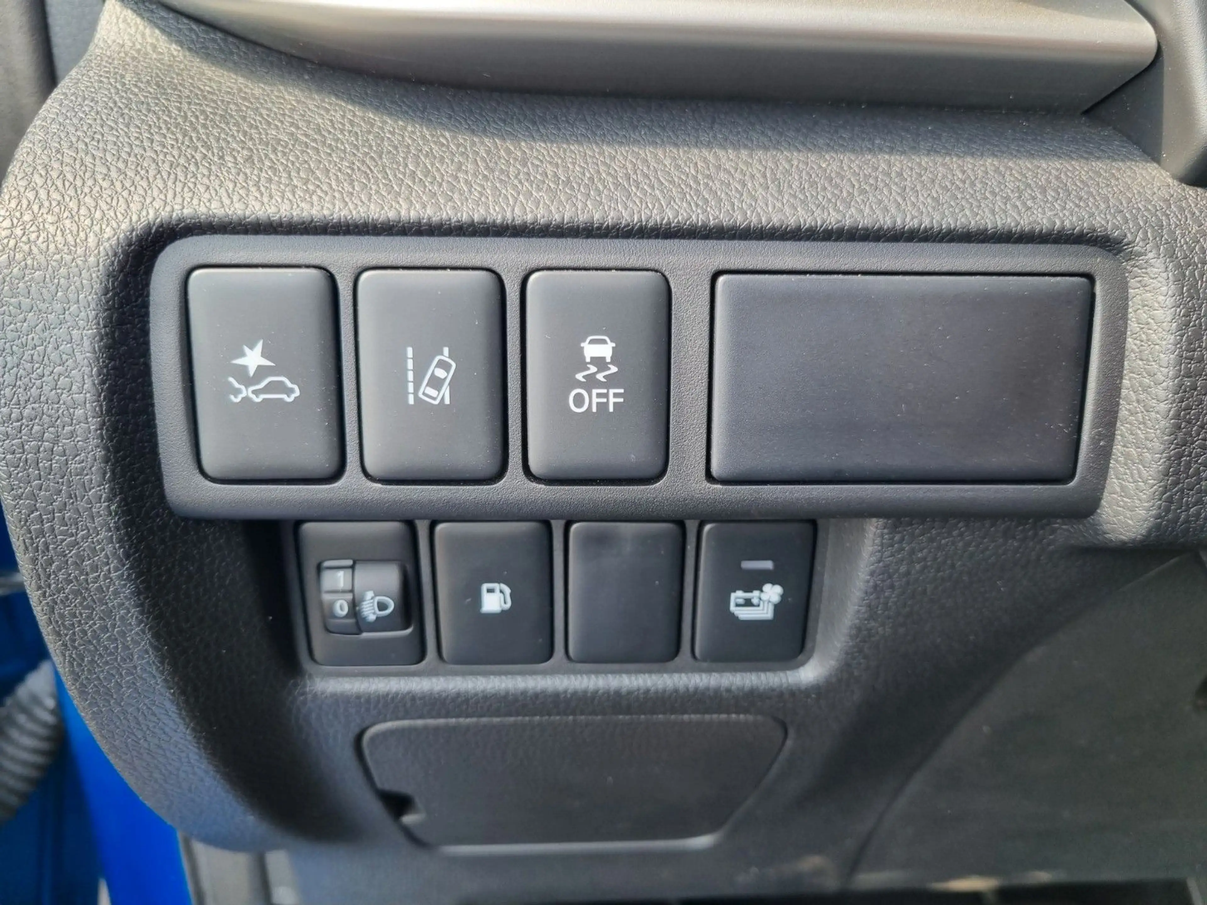 Mitsubishi Eclipse Cross Basis Hybrid 4WD — photo 11