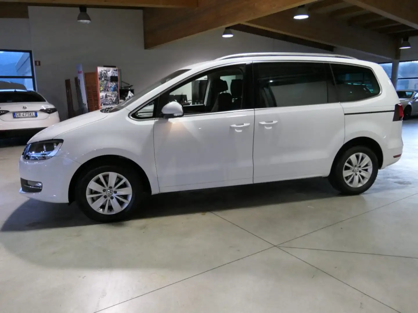 Volkswagen Sharan 2.0 TDI 150 CV SCR Business BlueMotion Technology Beyaz - 1