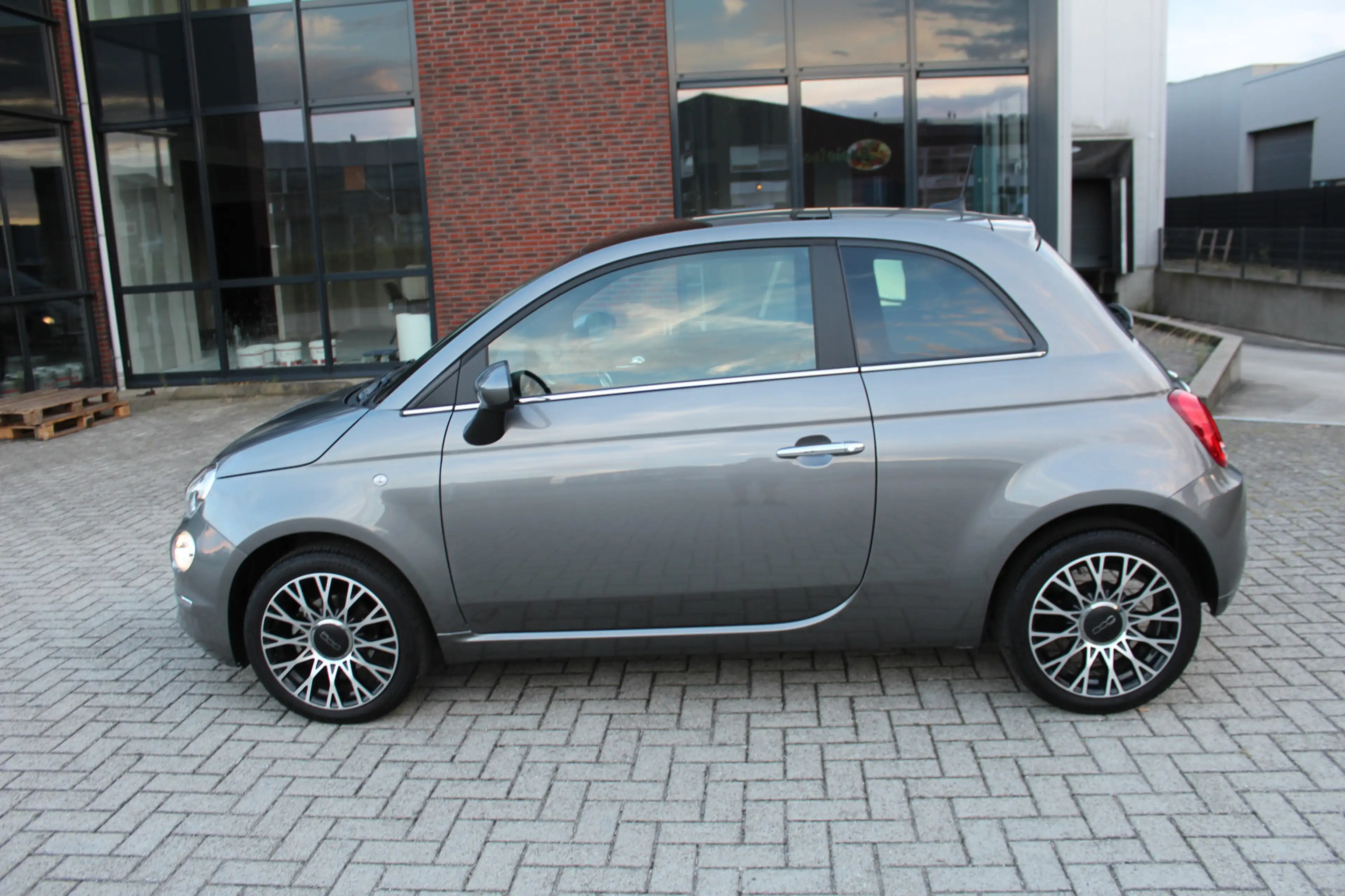 Fiat 500 1.0 Hybrid Dolcevita Pano-Clima-Cruise-Navi-Carpla — photo 2