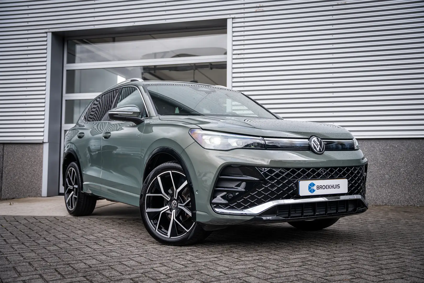 Volkswagen Tiguan 1.5 eTSI R-Line Business | Elektrisch glazen panor Vert - 2