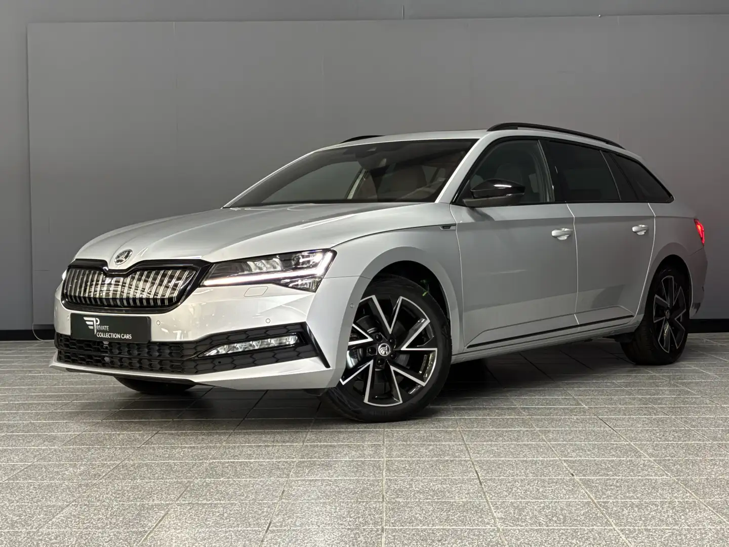Skoda Superb 1.4 TSI iV Sportline Business PanoICarplayICamera Zilver - 1