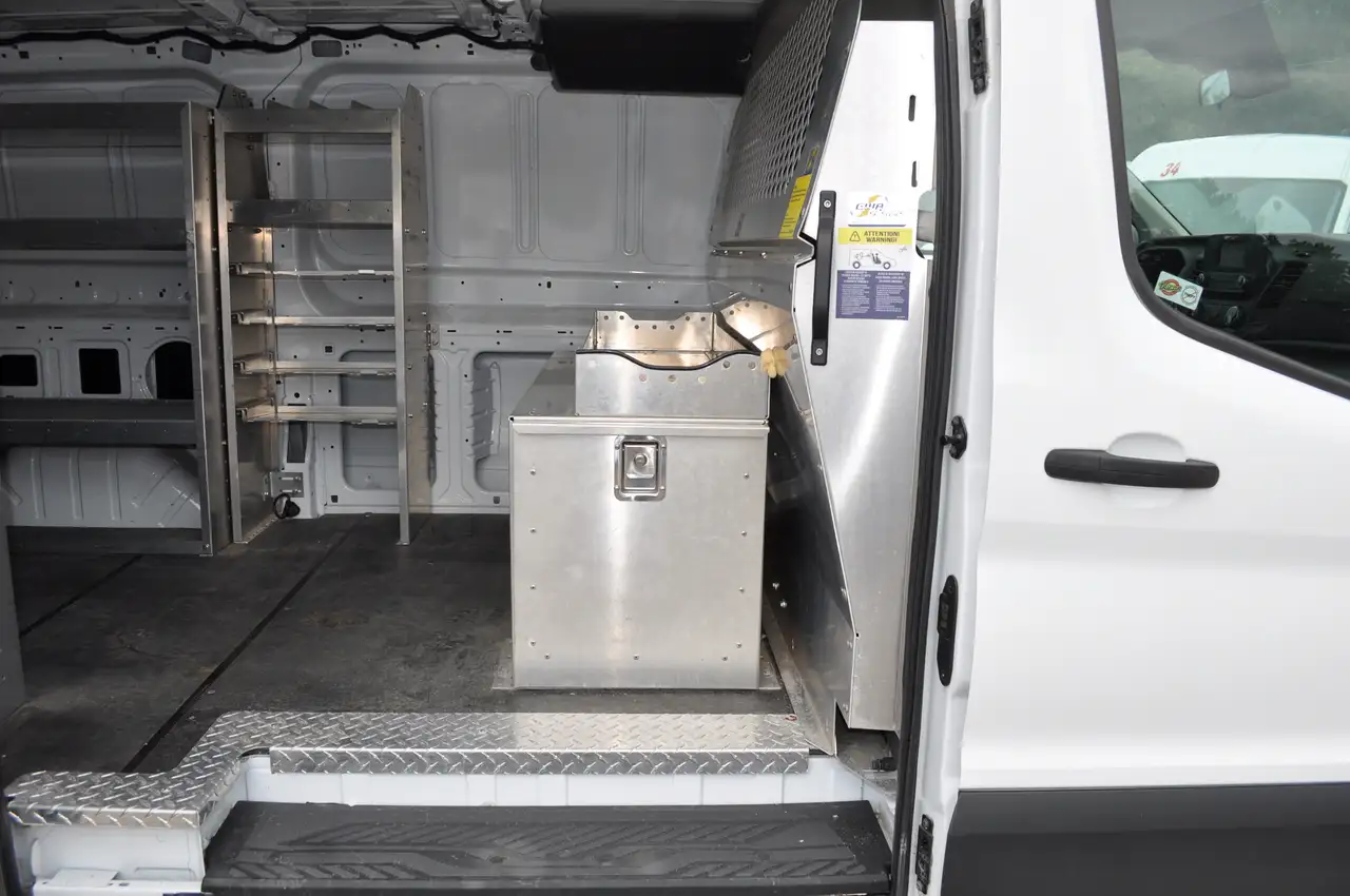 Ford Transit Cargo Van снимка Ford Transit Cargo Van