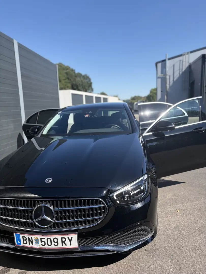 Mercedes-Benz E 300 e300 E Avantgarde Sport Sitze + MB Werk-Garantie Schwarz - 1
