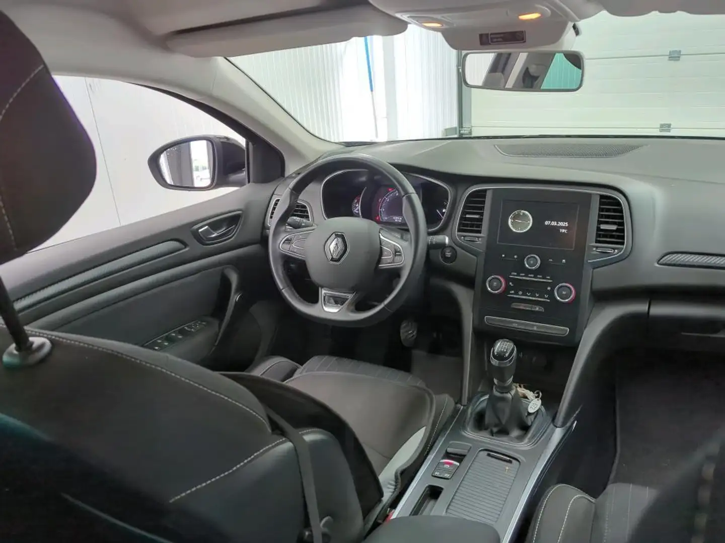 Renault Megane Estate 1.3 TCe Limited | Navi | Sensoren | CarPlay Zwart - 2