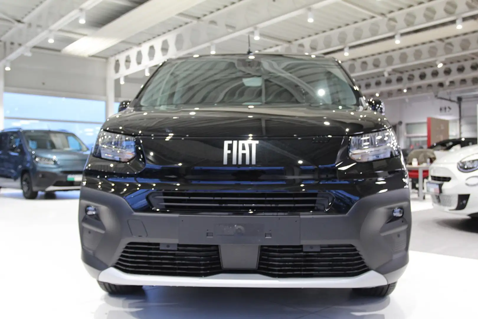 Fiat Doblo M Diesel 130 S&S Aut. Schwarz - 2