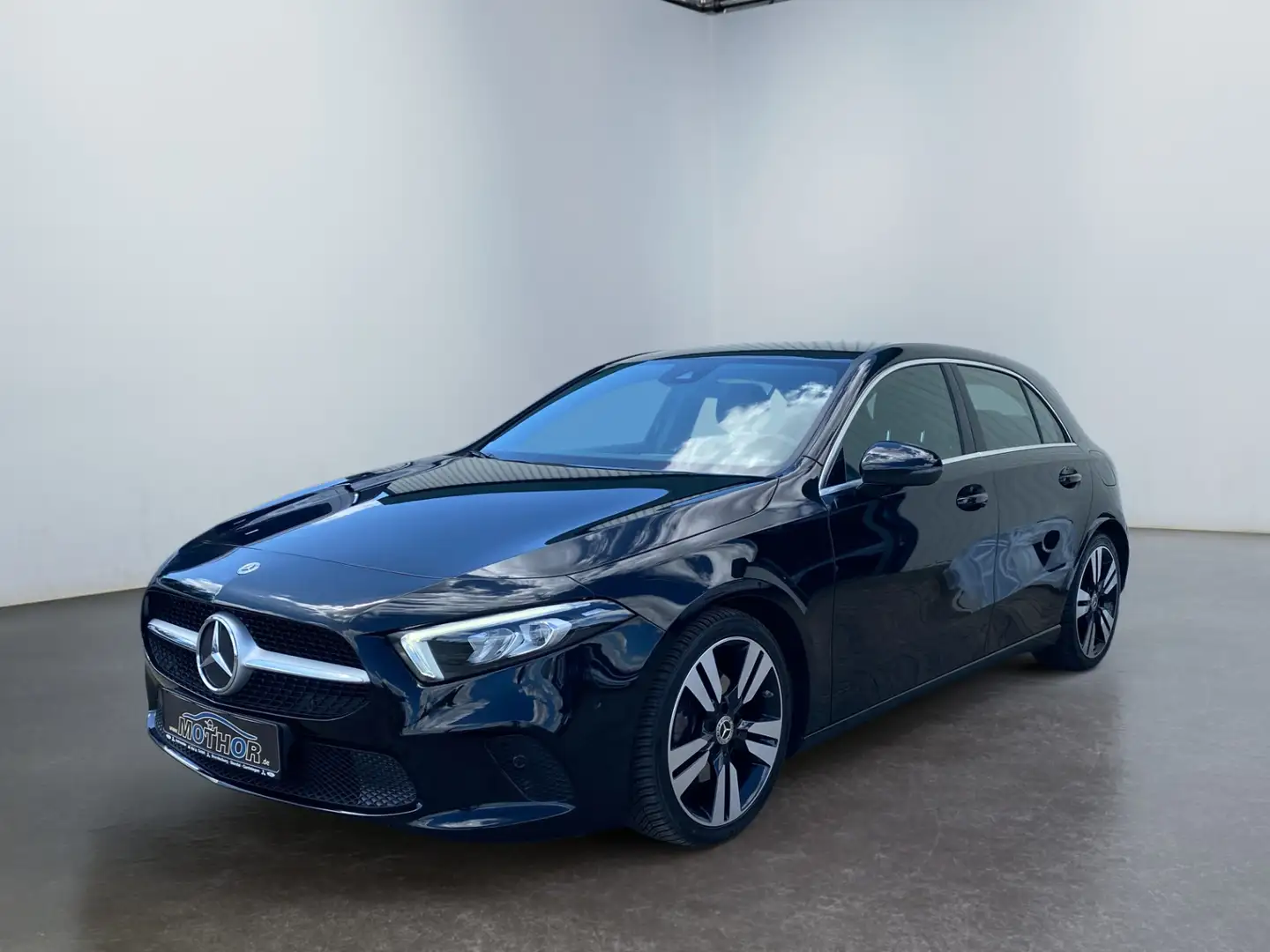 Mercedes-Benz A 200 d Progressive 2.0l TEMP PDC KAM NAV Zwart - 2