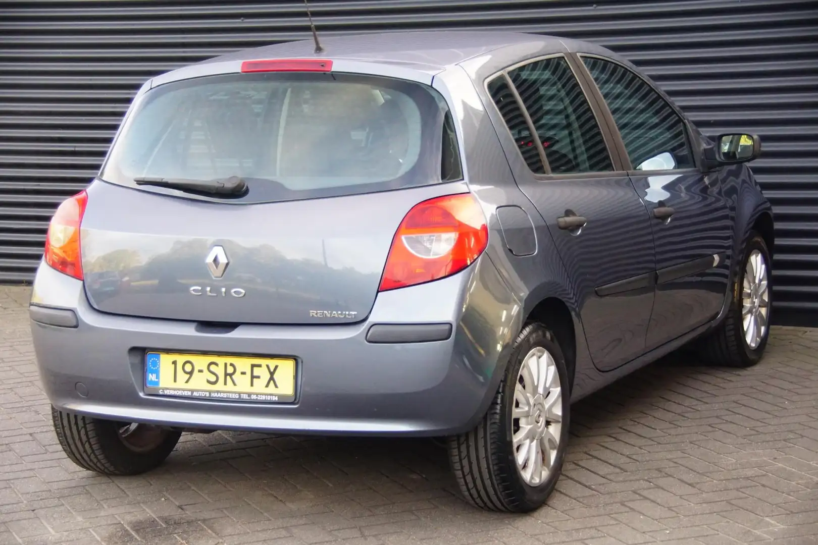 Renault Clio 1.6-16V Dynamique Luxe | Automaat | Airco | Cruise Gris - 2