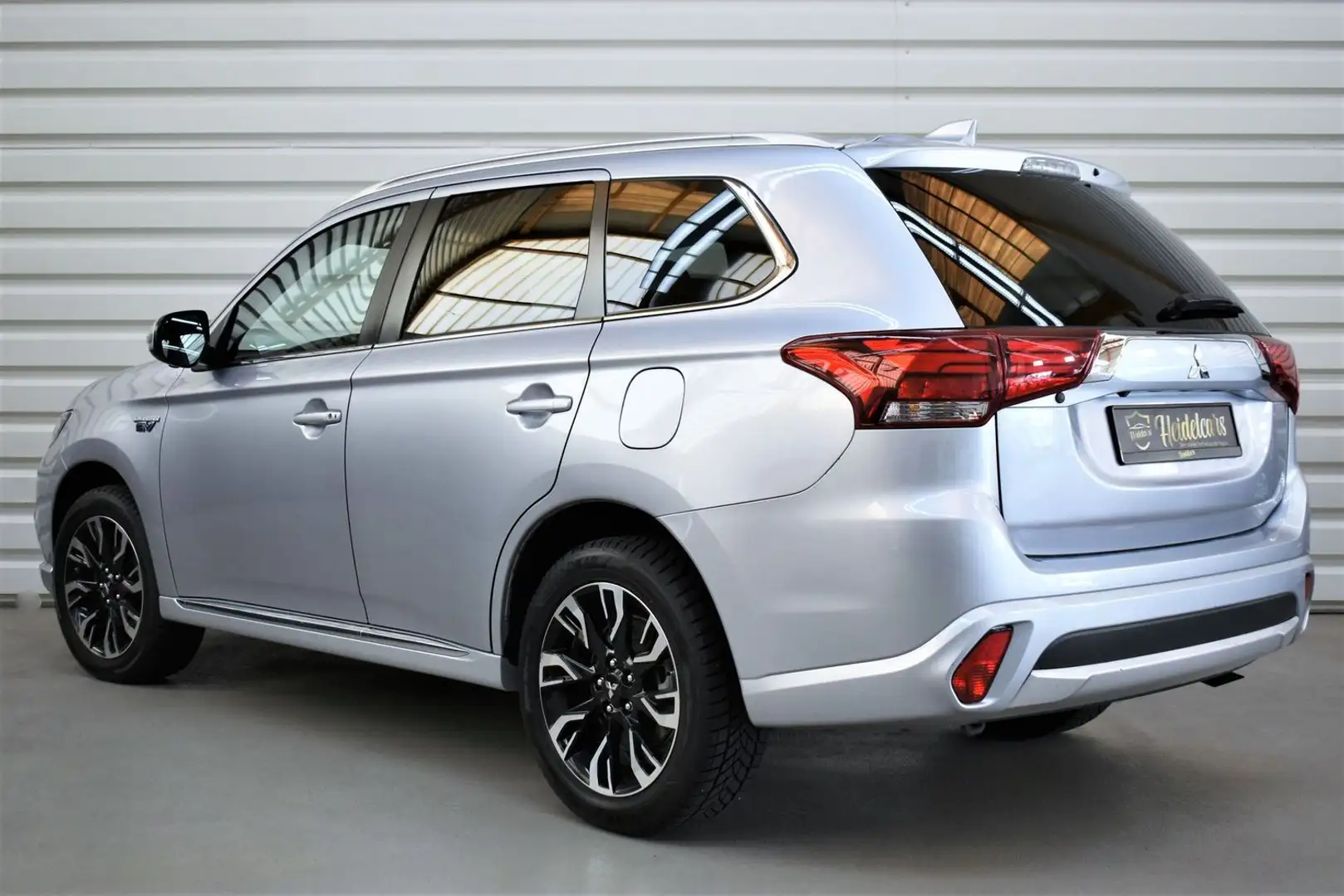 Mitsubishi Outlander PHEV Plus 4WD STANDHEIZUNG*TEILLEDER*NAVI*KAMERA Argento - 2