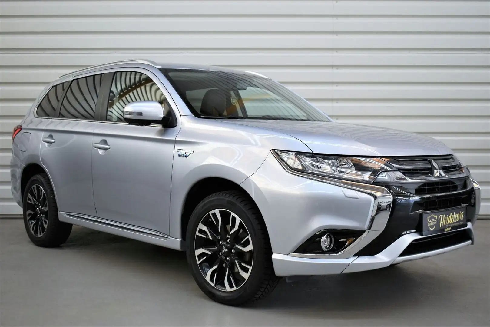 Mitsubishi Outlander PHEV Plus 4WD STANDHEIZUNG*TEILLEDER*NAVI*KAMERA Argento - 1