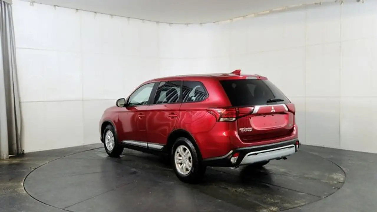 Mitsubishi Outlander снимка Mitsubishi Outlander
