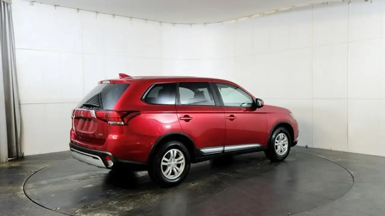 Mitsubishi Outlander снимка Mitsubishi Outlander