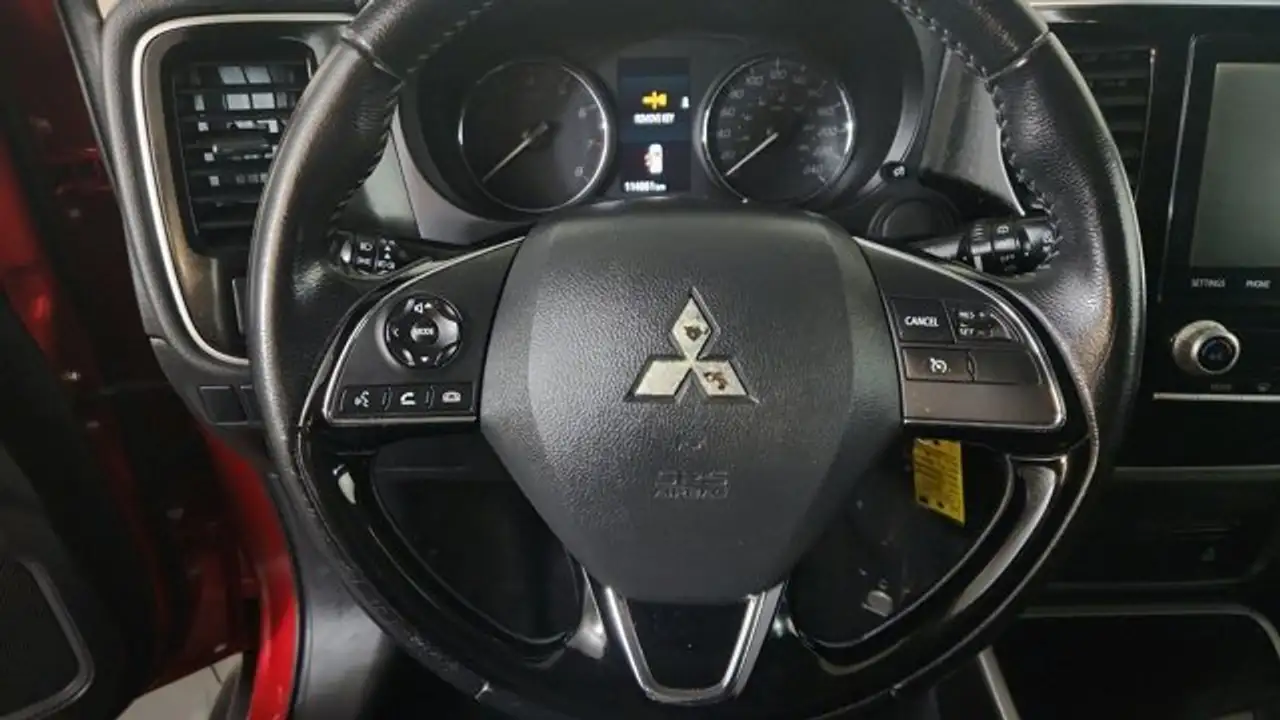 Mitsubishi Outlander снимка Mitsubishi Outlander
