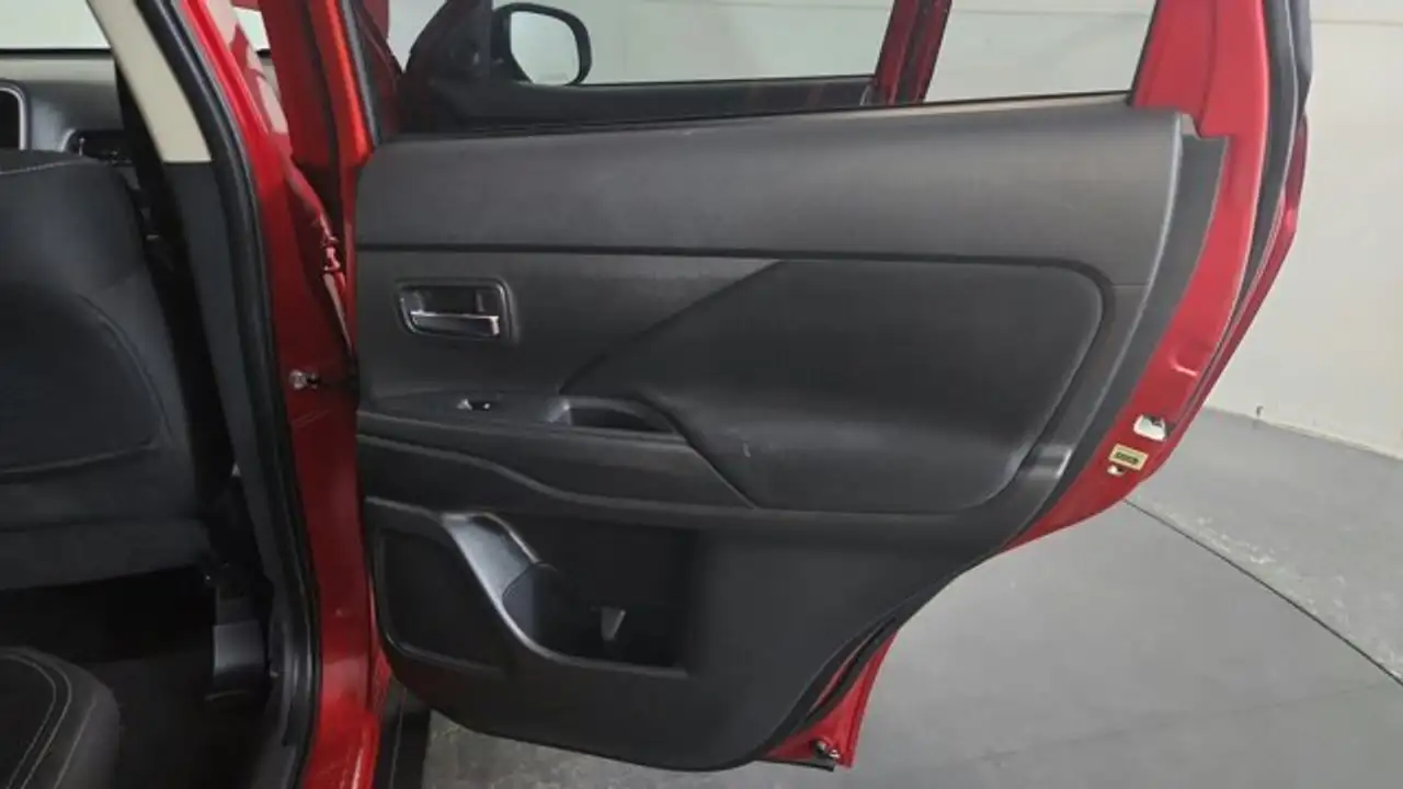 Mitsubishi Outlander снимка Mitsubishi Outlander