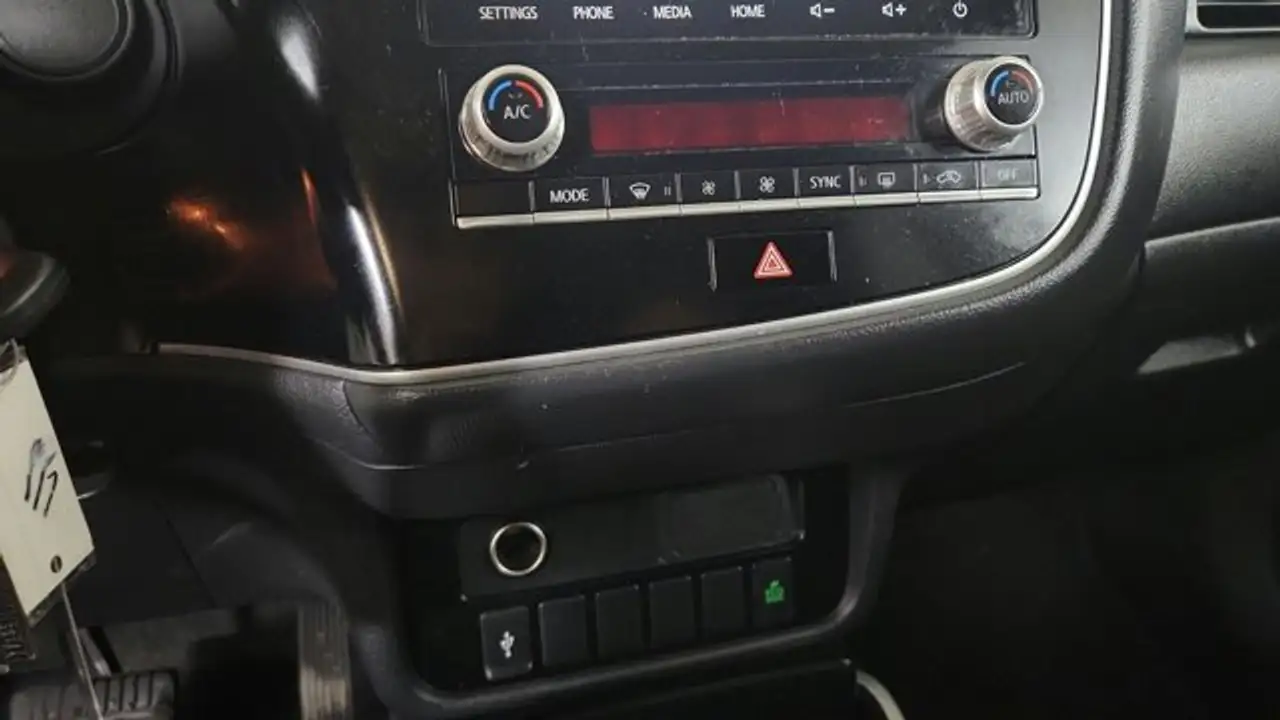 Mitsubishi Outlander снимка Mitsubishi Outlander