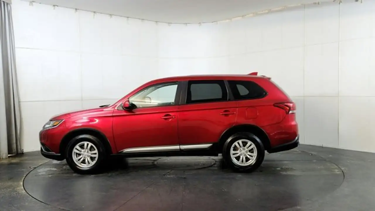 Mitsubishi Outlander снимка Mitsubishi Outlander
