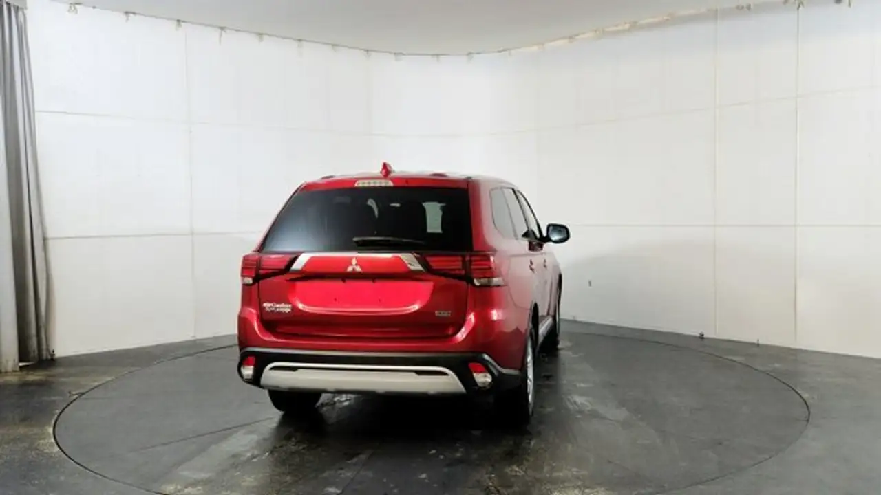 Mitsubishi Outlander снимка Mitsubishi Outlander
