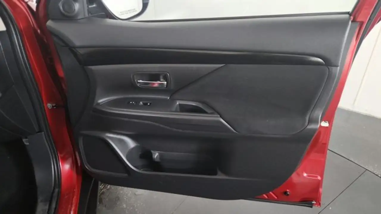Mitsubishi Outlander снимка Mitsubishi Outlander