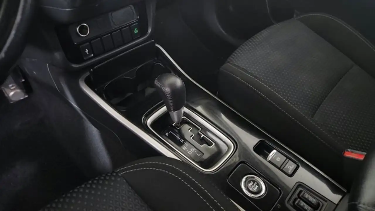 Mitsubishi Outlander снимка Mitsubishi Outlander