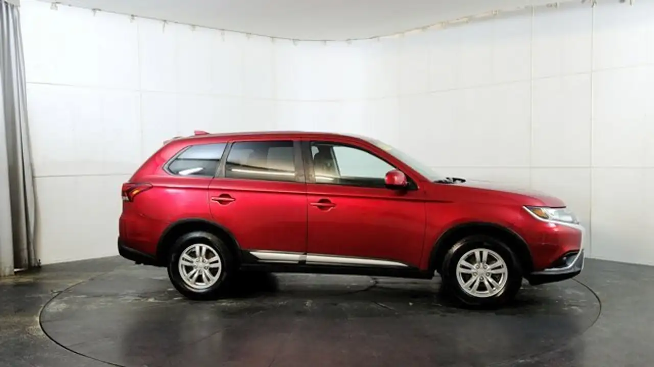Mitsubishi Outlander снимка Mitsubishi Outlander