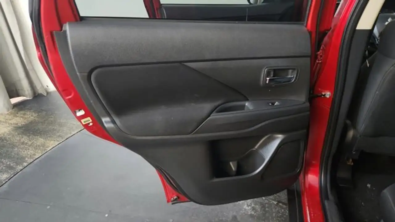 Mitsubishi Outlander снимка Mitsubishi Outlander