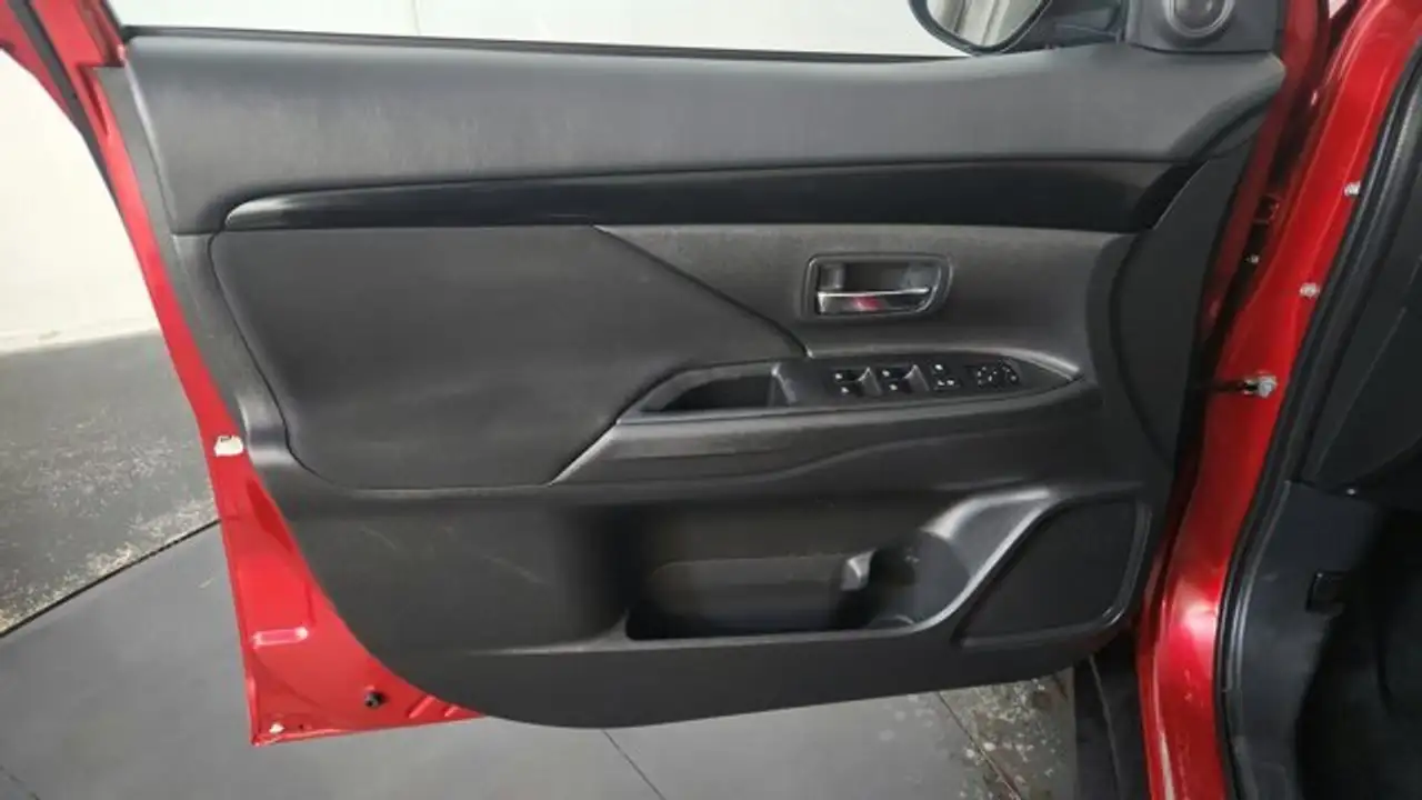 Mitsubishi Outlander снимка Mitsubishi Outlander