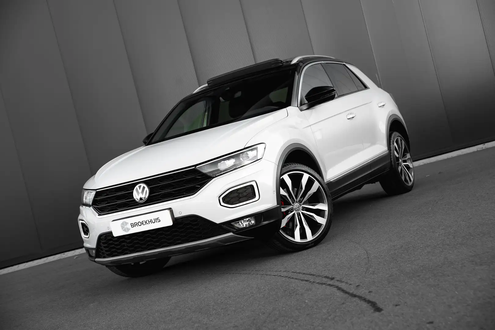 Volkswagen T-Roc 1.5 TSI 150pk DSG Sport | Panorama Dak | Apple Car Blanco - 2