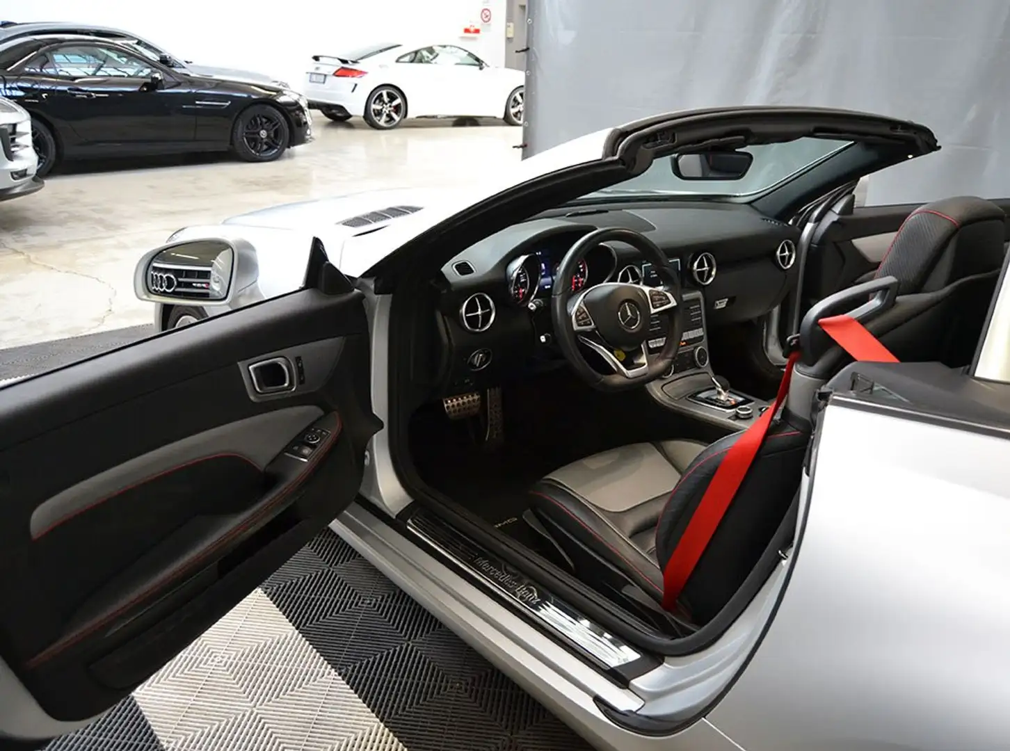Mercedes-Benz SLC 200 Premium Amg RedArt Edition " Km 26.000 " Argento - 2