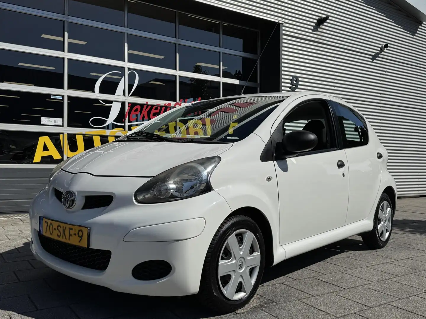 Toyota Aygo 1.0-12V Now 5Drs - Apple CarPlay / Navigatie I Air Wit - 1