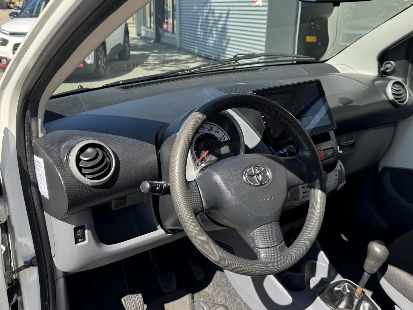 Toyota Aygo 1.0-12V Now 5Drs - Apple CarPlay / Navigatie I Air Wit - 2