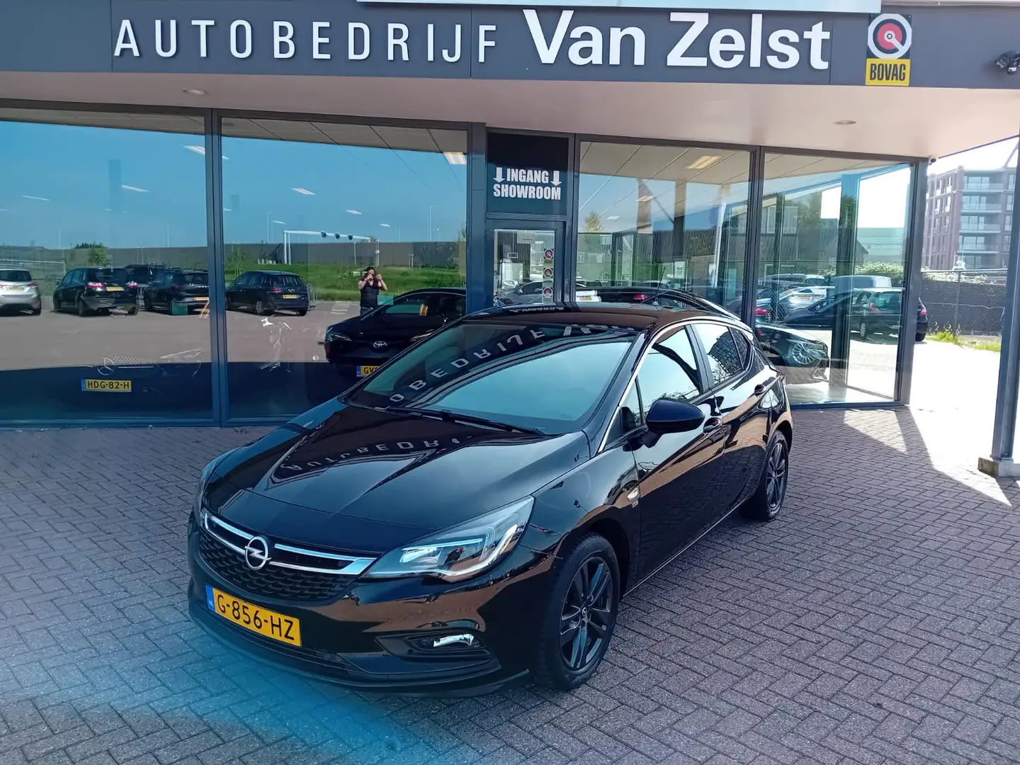 Opel Astra 1.0 Turbo 120 Jaar Edition, Airco(automatisch), Ca Zwart - 1