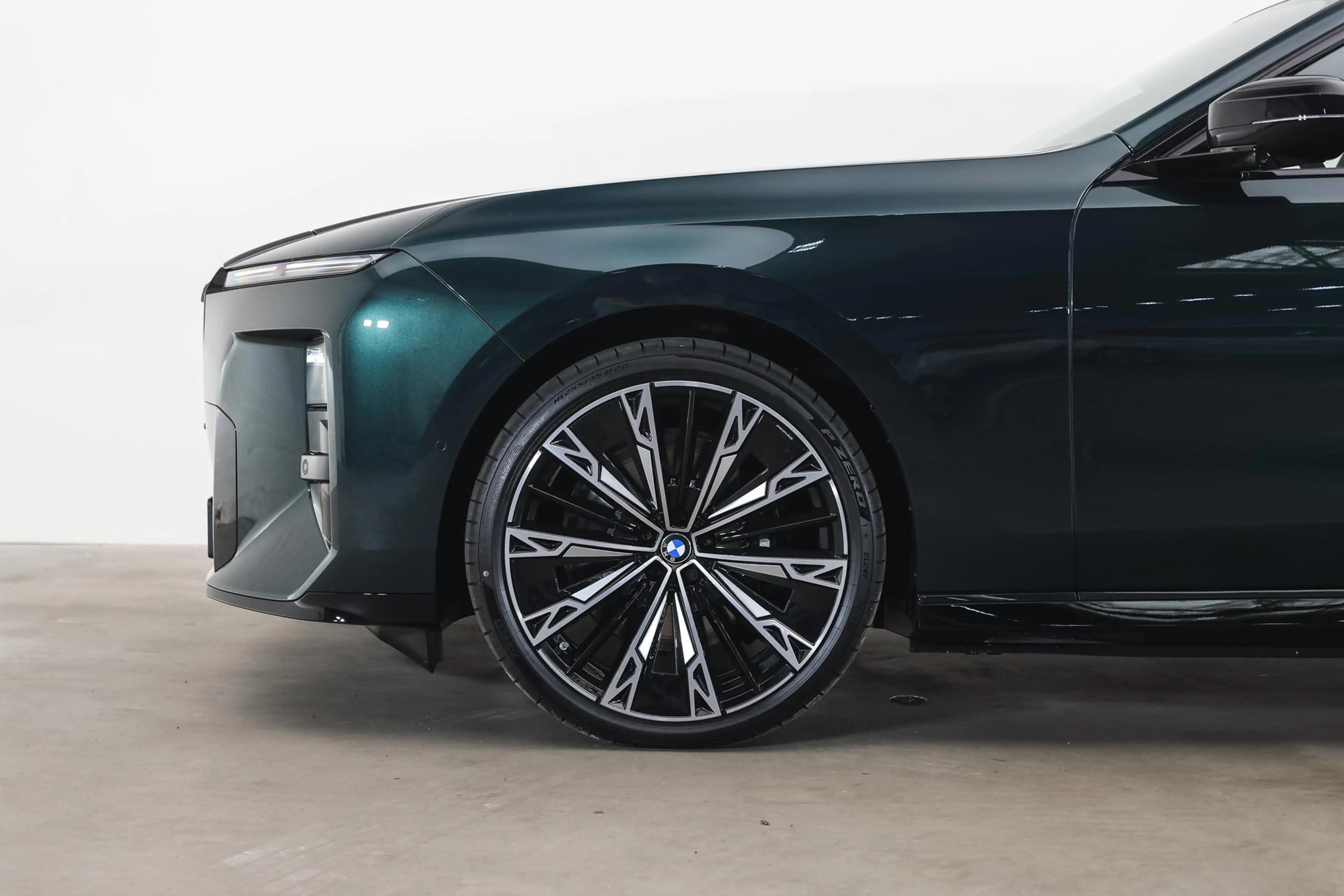 BMW i7 50 xDrive M Sport / Panoramadak Sky Lounge / Parki — photo 4