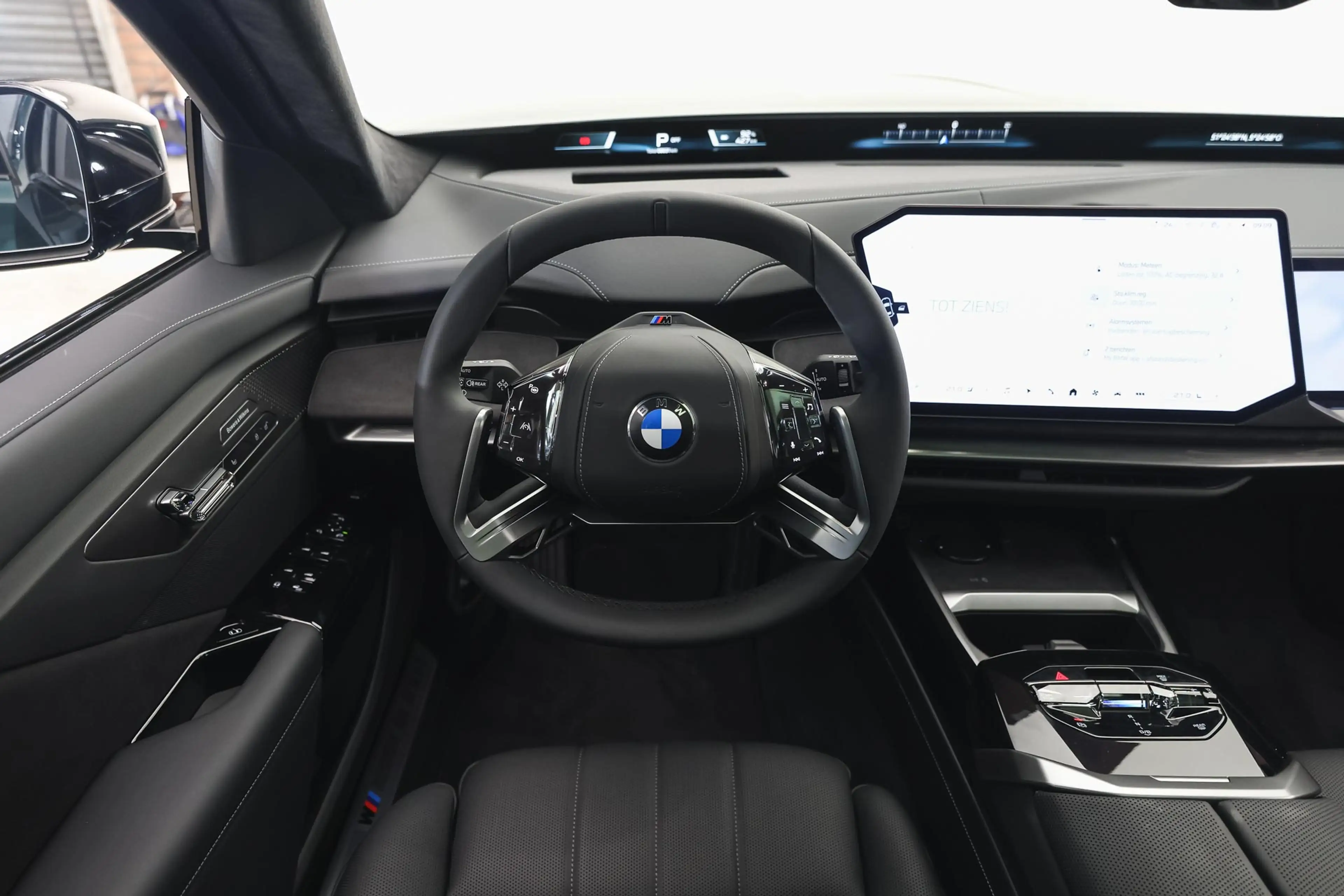 BMW i7 50 xDrive M Sport / Panoramadak Sky Lounge / Parki — photo 3