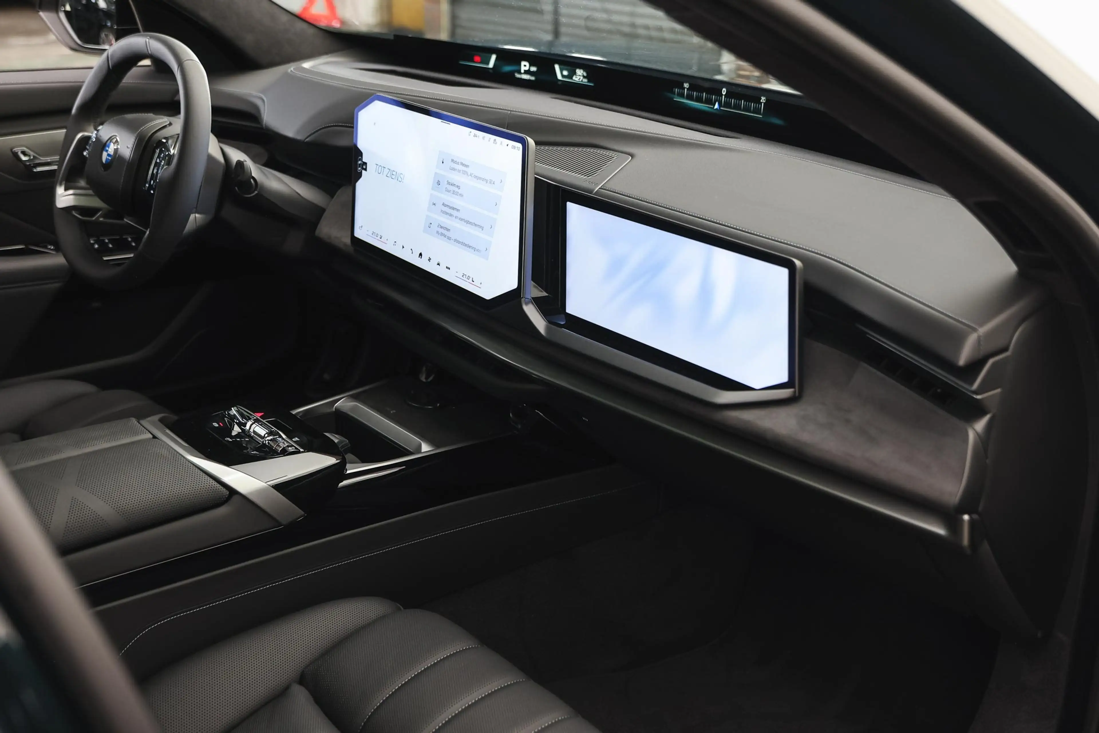 BMW i7 50 xDrive M Sport / Panoramadak Sky Lounge / Parki — photo 9