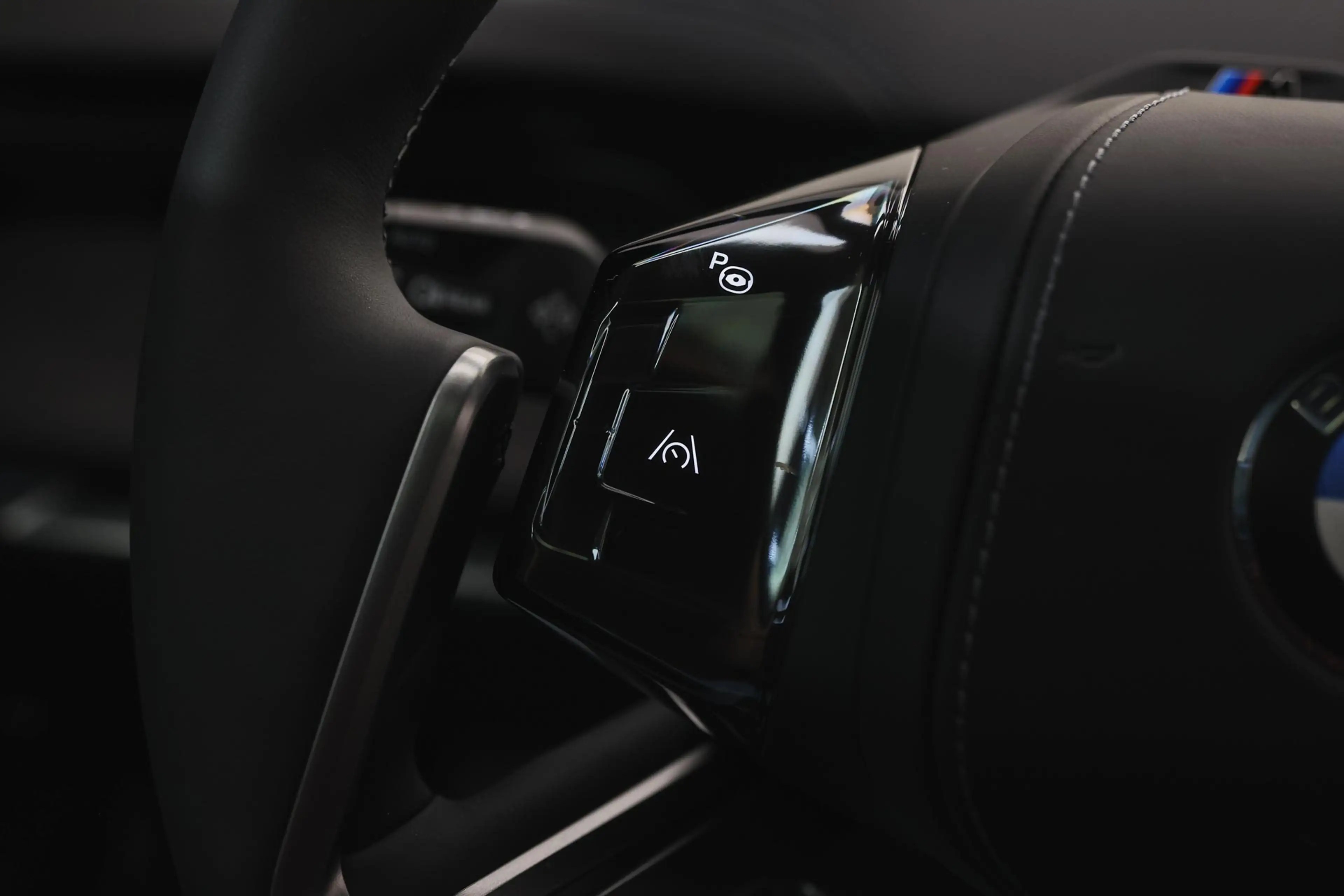 BMW i7 50 xDrive M Sport / Panoramadak Sky Lounge / Parki — photo 12